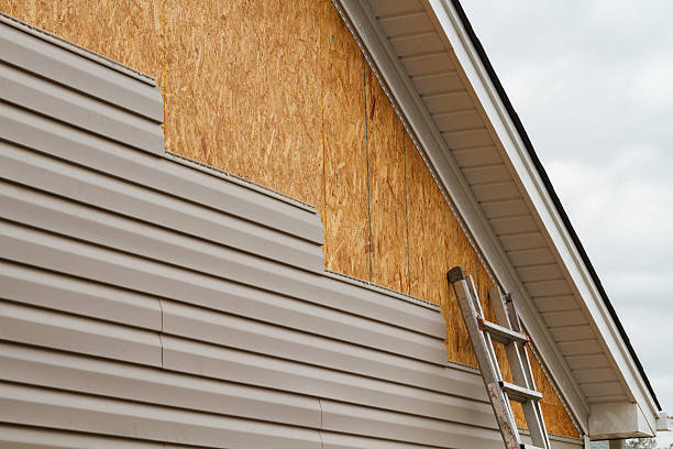 Professional Siding Installation technician working in Amherst, TX